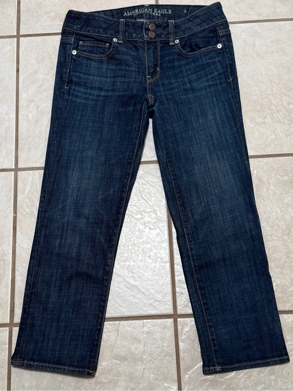 American Eagle Outfitters Artist Cropped Dark Wash Jeans. EUC Size 4. - Picture 5 of 10